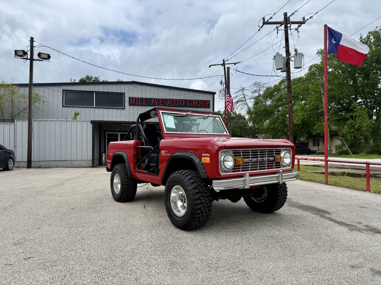 Ford-Bronco-1971-Red-Black