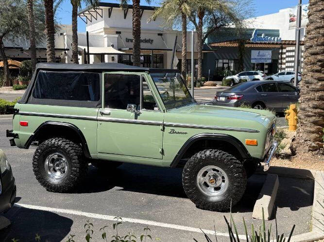 Ford-Bronco-1973-GreenBlack