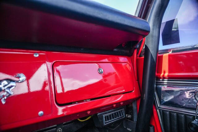 Ford-Bronco-1974-Red-Black