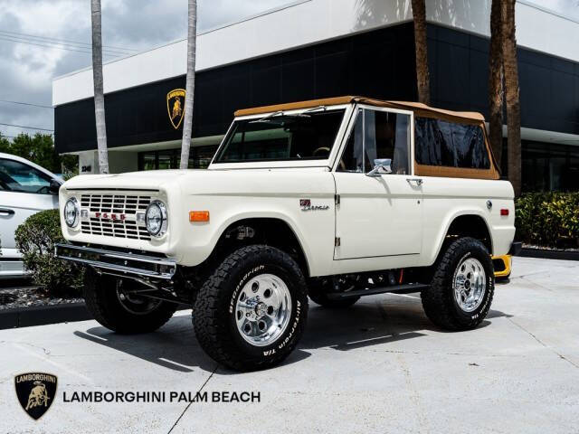 Ford-Bronco-1975-White-Tan
