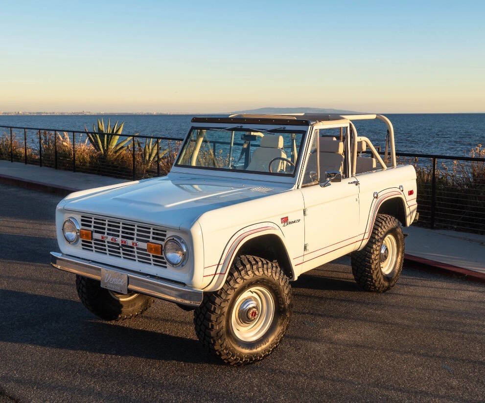 Ford-Bronco-1976-Robbins-Egg-Blue-Beige