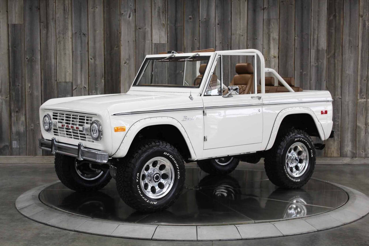 Ford-Bronco-1976-White-Tan