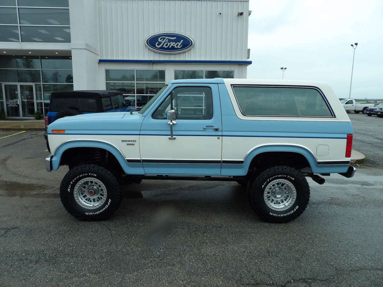 Ford-Bronco-1986