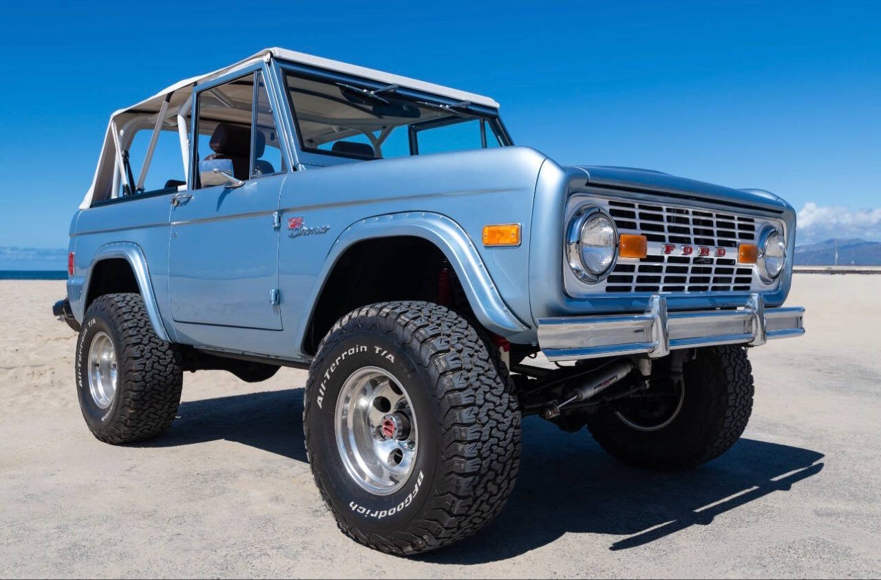Ford-Bronco-sport-1977-Brittany-Blue-Tan