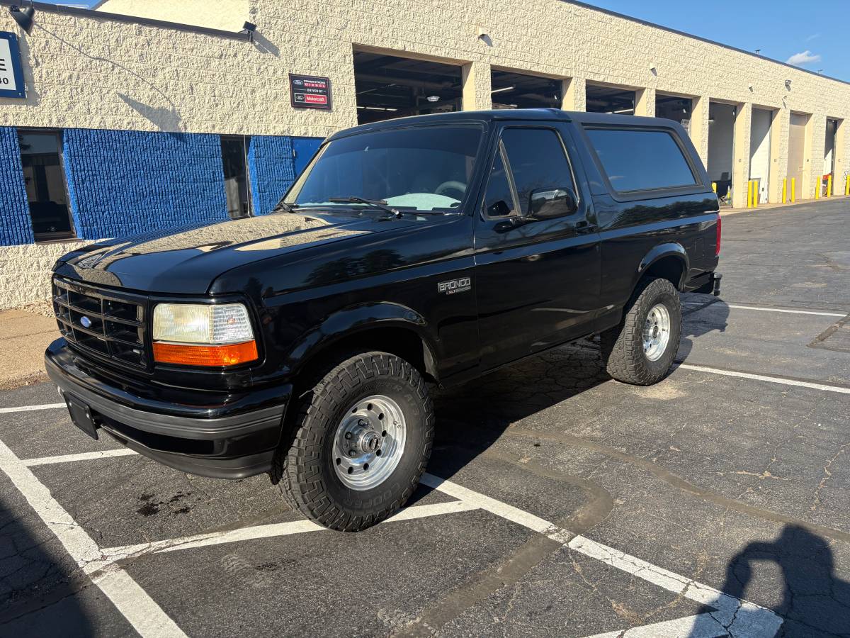 Ford-Bronco-xlt-1995-black