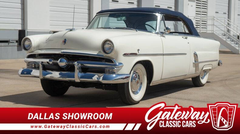 Ford-Crestline-1953-White-Blue