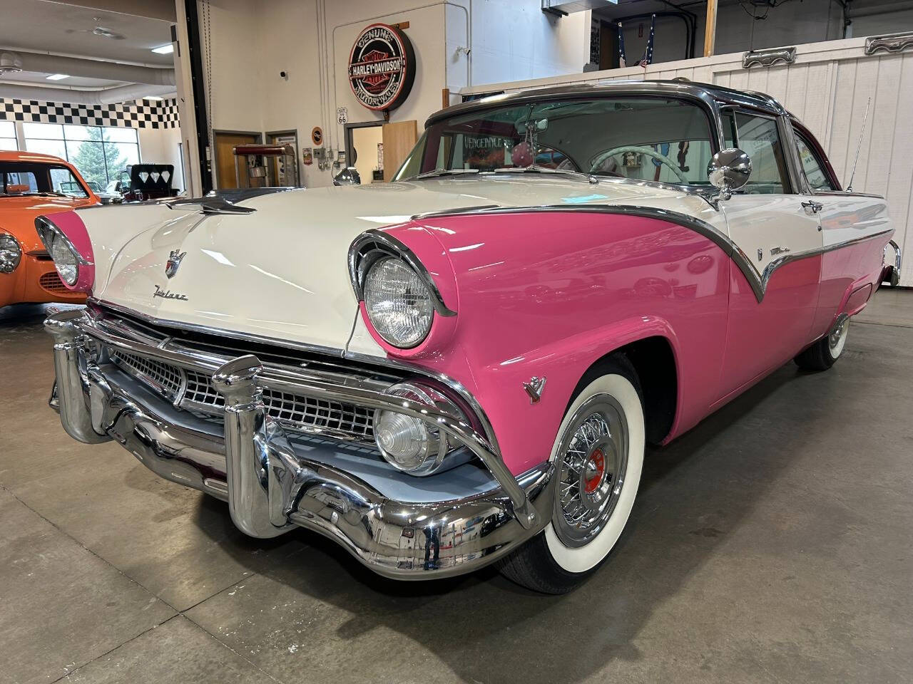 Ford-Crown-victoria-1955-White-White