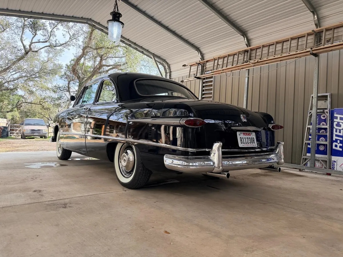 Ford-Custom-1951