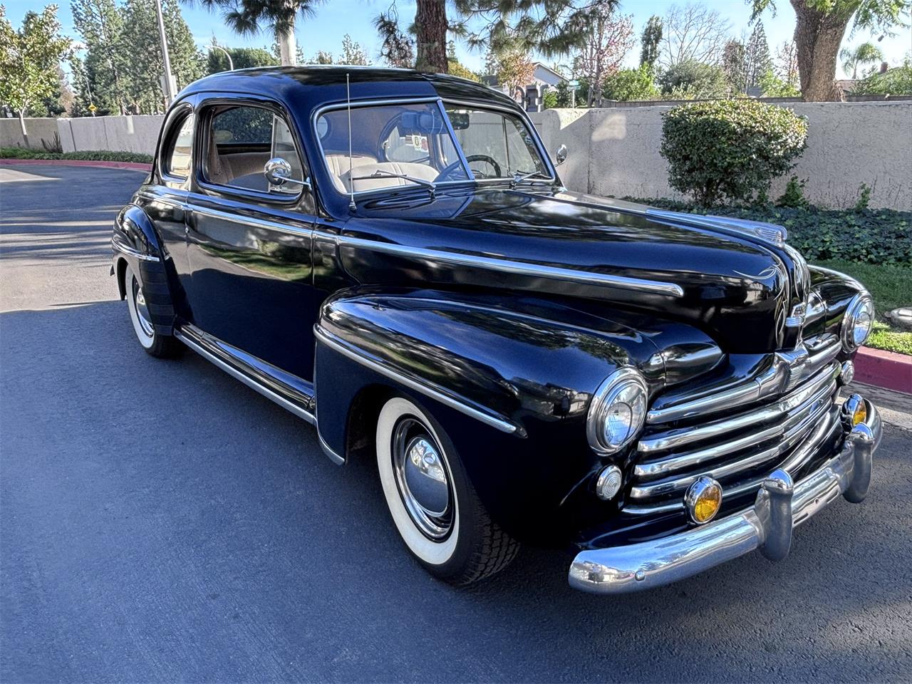 Ford-Deluxe-1948-Black-Orginal-Grey