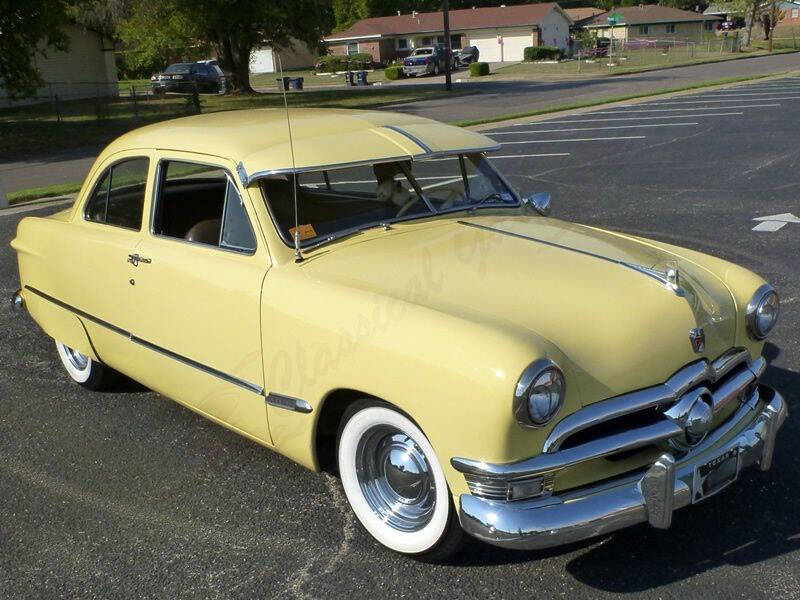 Ford-Deluxe-1950-Yellow-Brown