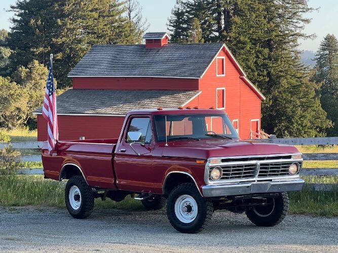 Ford-F-250-1975-Candy-Apple-Red