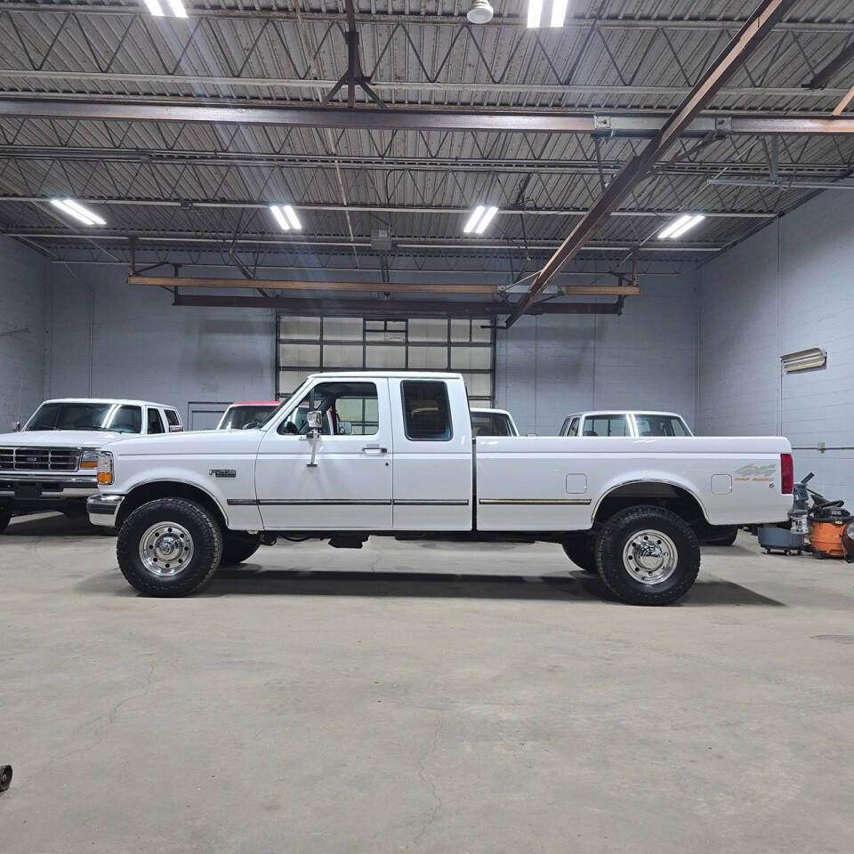 Ford-F-250-1996-Oxford-White-Gray