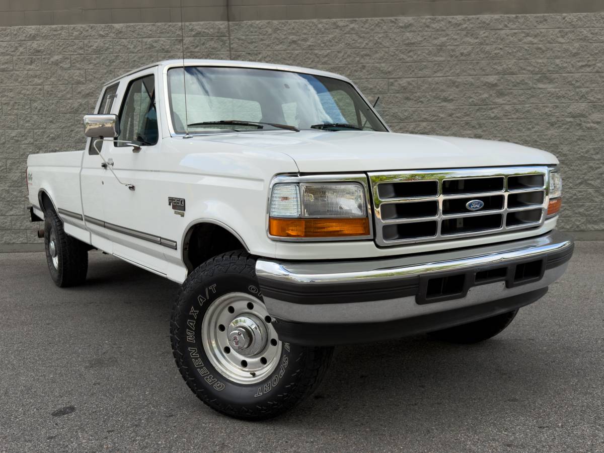 Ford-F-250-xlt-diesel-1996-white