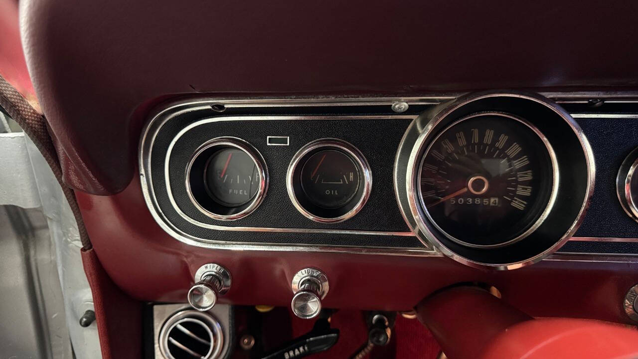 Ford-Mustang-1966-Silver-Red