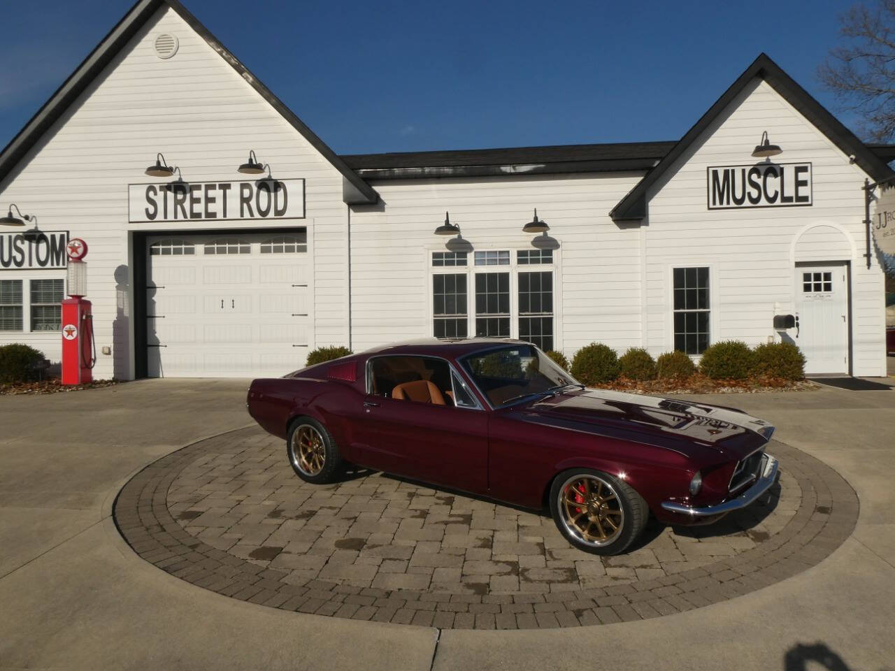 Ford-Mustang-1968-Maroon-Tan