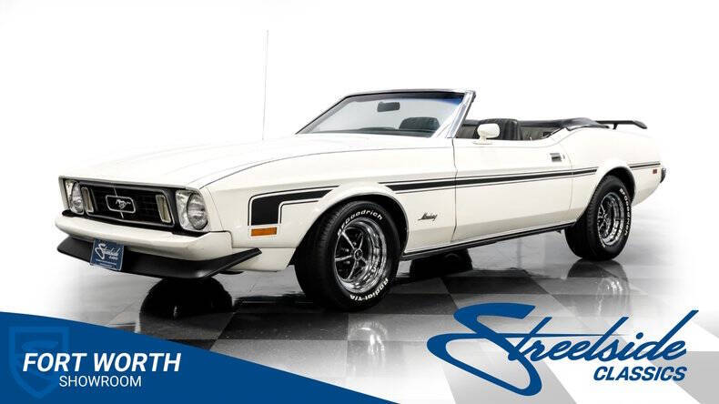 Ford-Mustang-1973-White-Black
