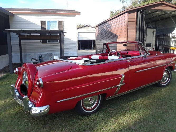 Ford-Sunliner-1953-Red-White-Top-RedWhite