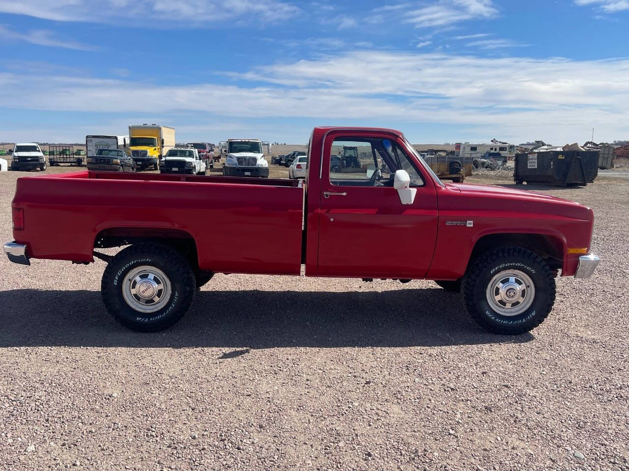 Gmc-Ck-2500-series-1984-Red-Red