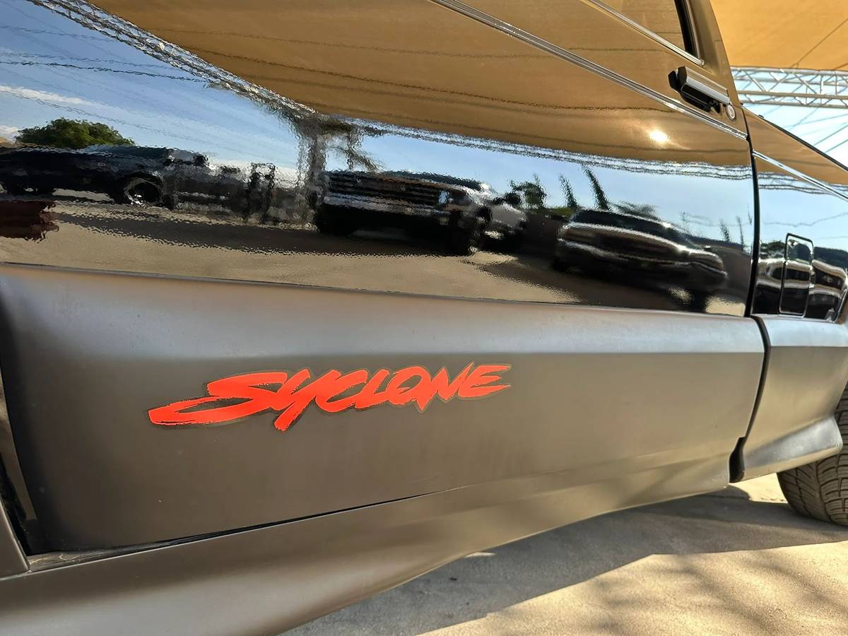 Gmc-Sonoma-12-ton-nominal-1991-black