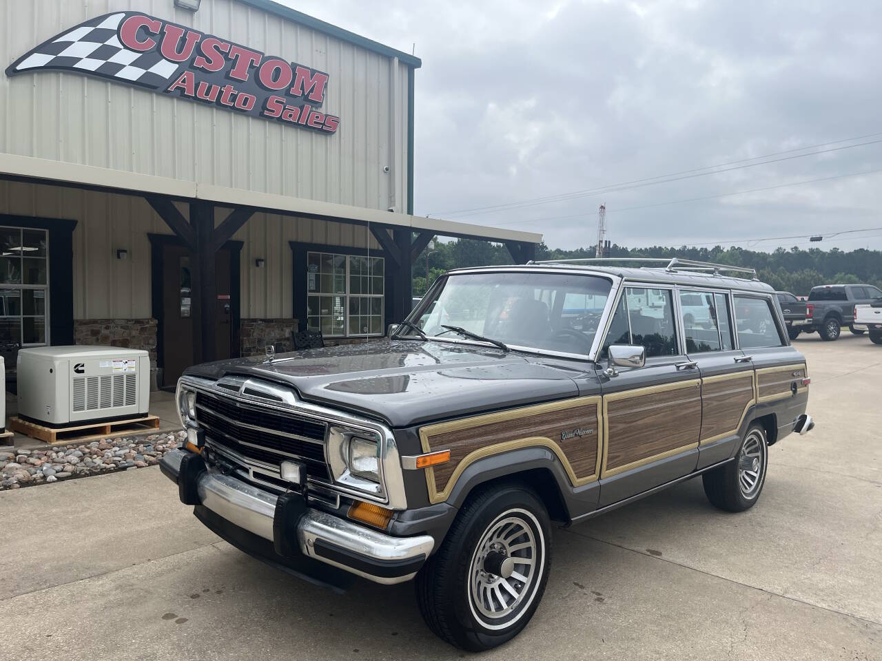 Jeep-Grand-wagoneer-1989-Charcoal-Burgundy