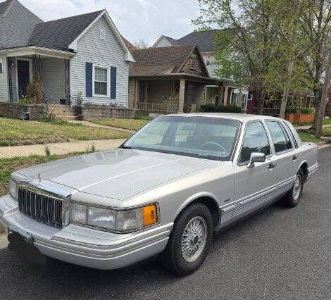 Lincoln-Town-car-1992
