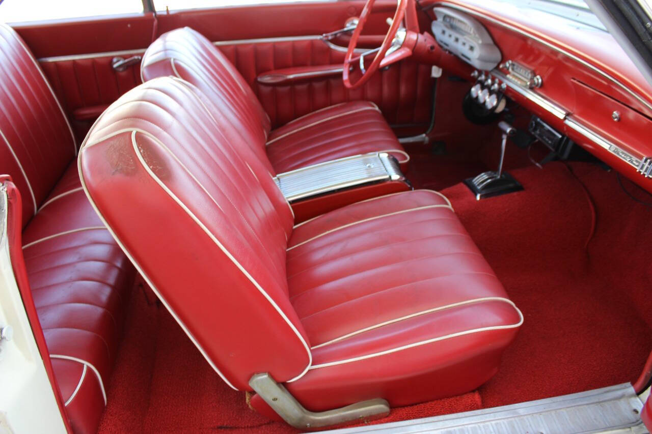 Mercury-Comet-1963-White-Red-Vinyl
