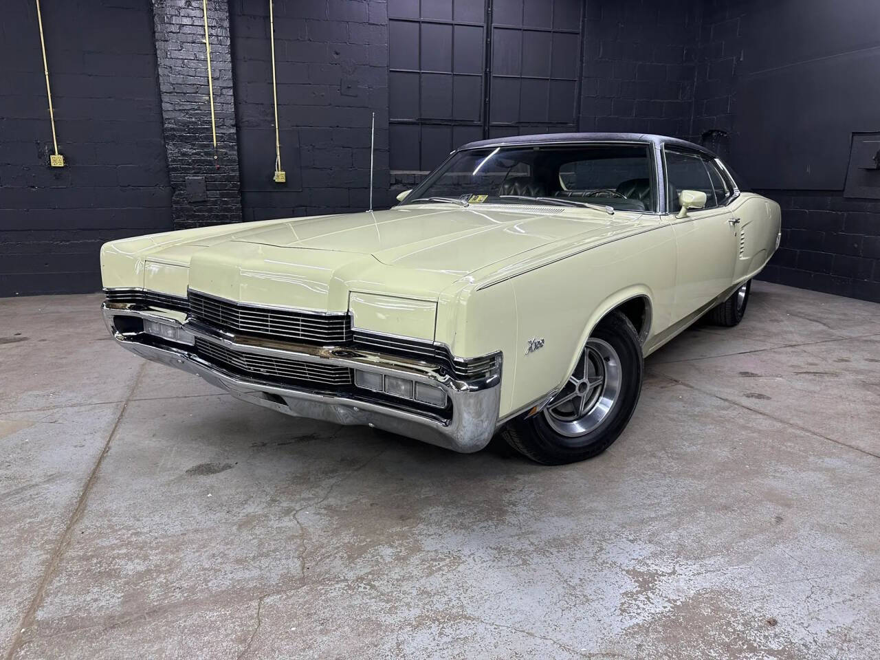 Mercury-Marauder-1970-Beige-Green