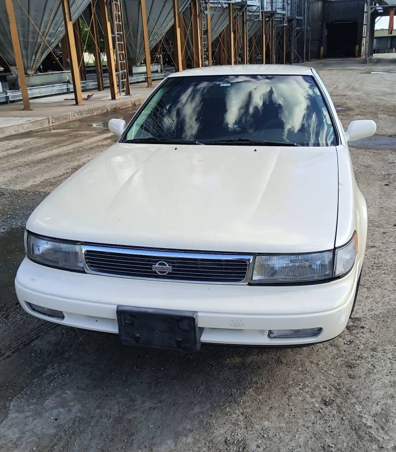 Nissan-Maxima-1991-white
