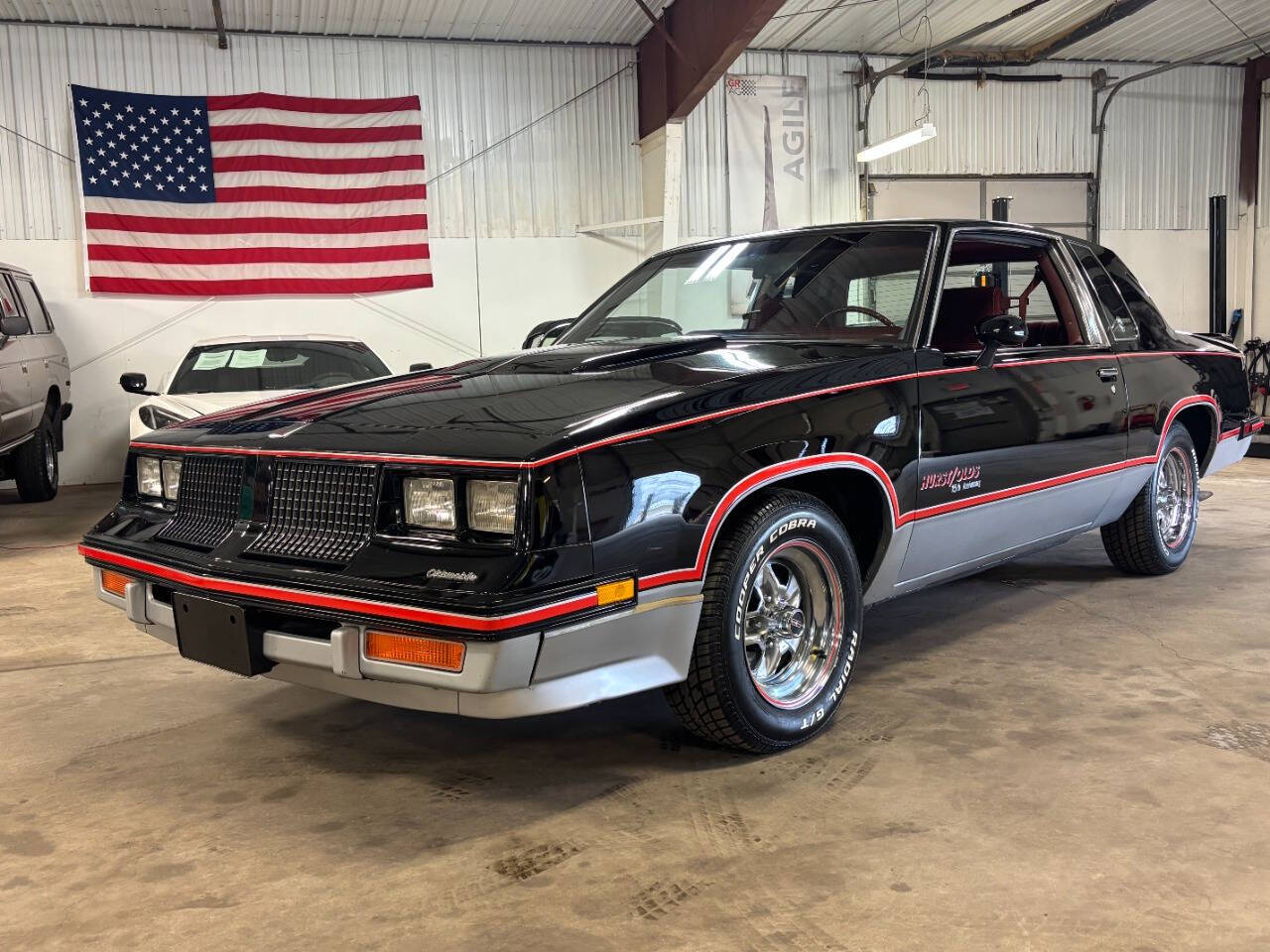 Oldsmobile-Cutlass-calais-1983-Black-Red