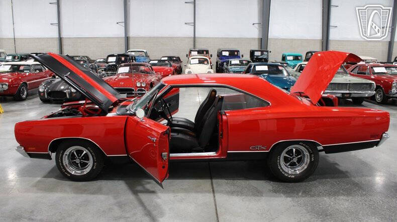 Plymouth-Gtx-1969-Scorched-Red-Black