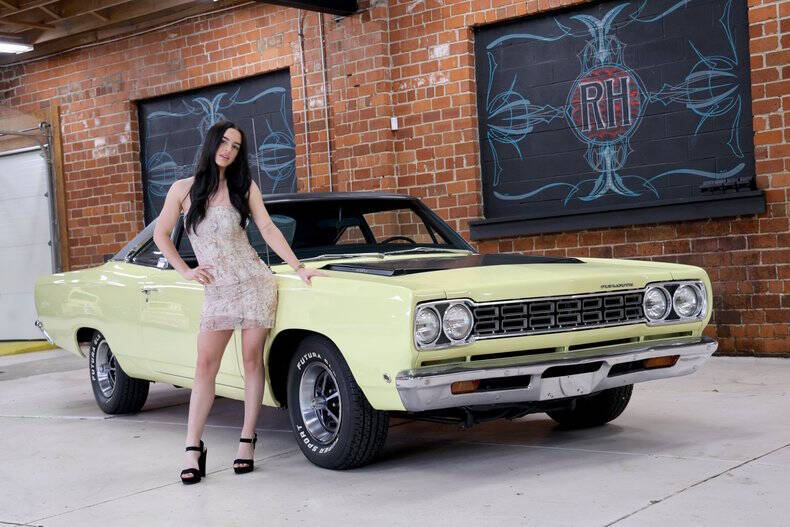 Plymouth-Roadrunner-1968-Yellow-Black