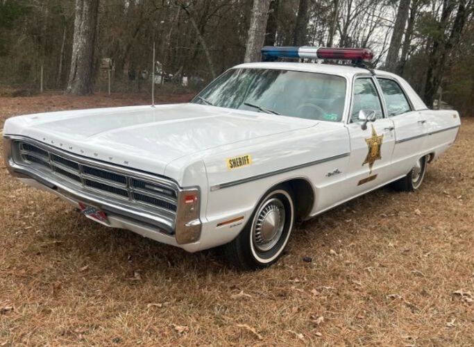 Plymouth-Sport-fury-1971-White