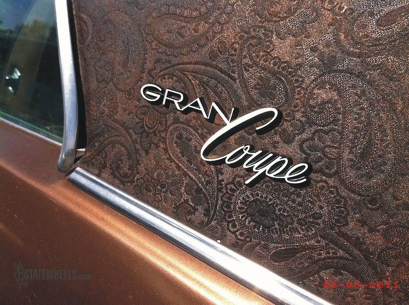 Plymouth-Sport-fury-1971-brown