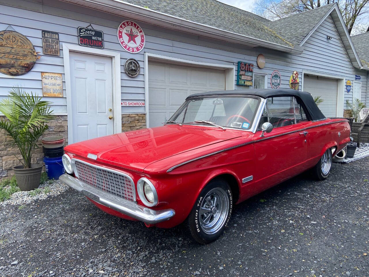 Plymouth-Valiant-1963-Red-Black