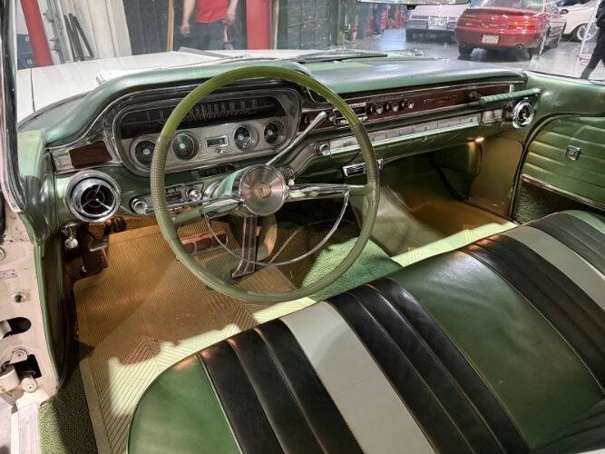 Pontiac-Bonneville-1960-White