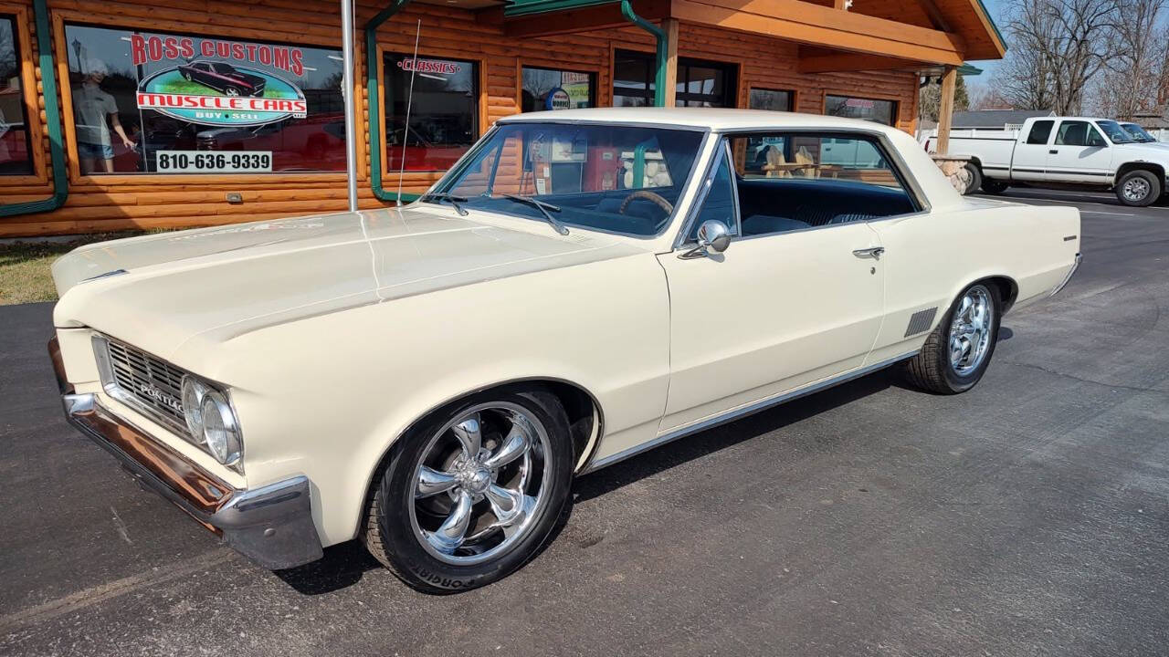 Pontiac-Lemans-1964-Cameo-Ivory-White-Dark-Blue