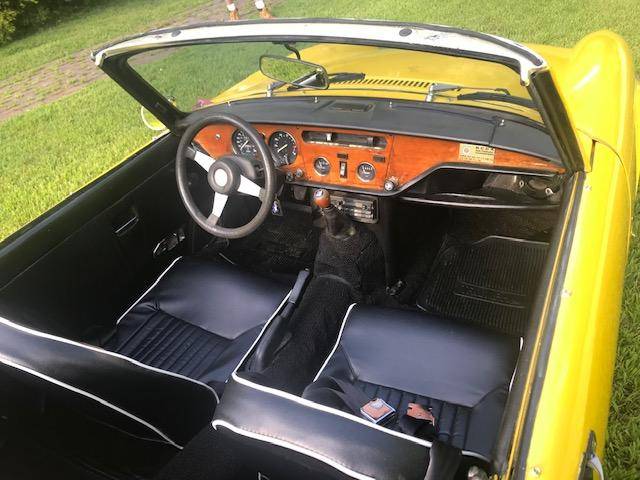 Triumph-Spitfire-1500-1977-yellow