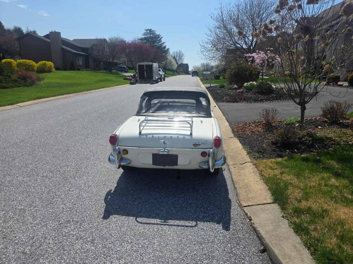 Triumph-Spitfire-1965-white