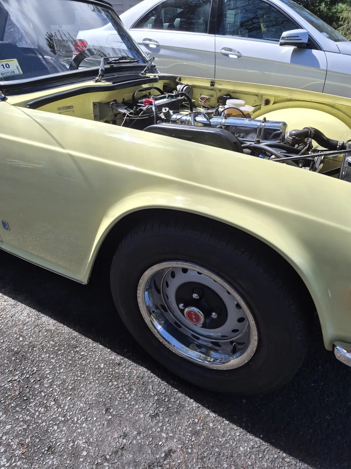 Triumph-Tr6-1972-Pale-Yellow-Black