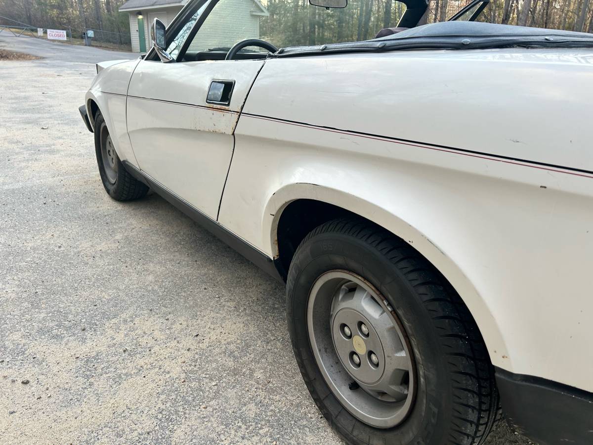 Triumph-Tr7-1980-white