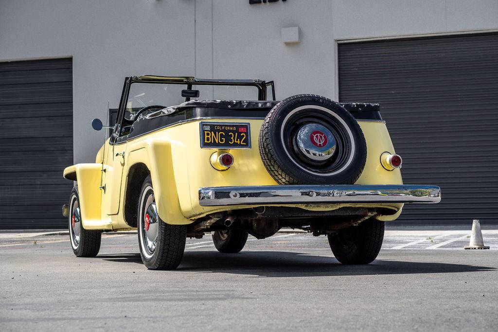 Willys-Jeepster-1950