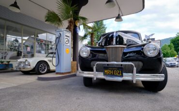 Carburant à 2 euros le litre : et si votre voiture de collection restait l’un des loisirs les plus rationnels de votre été ?