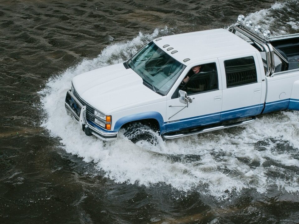 Pickup américain dans l'eau