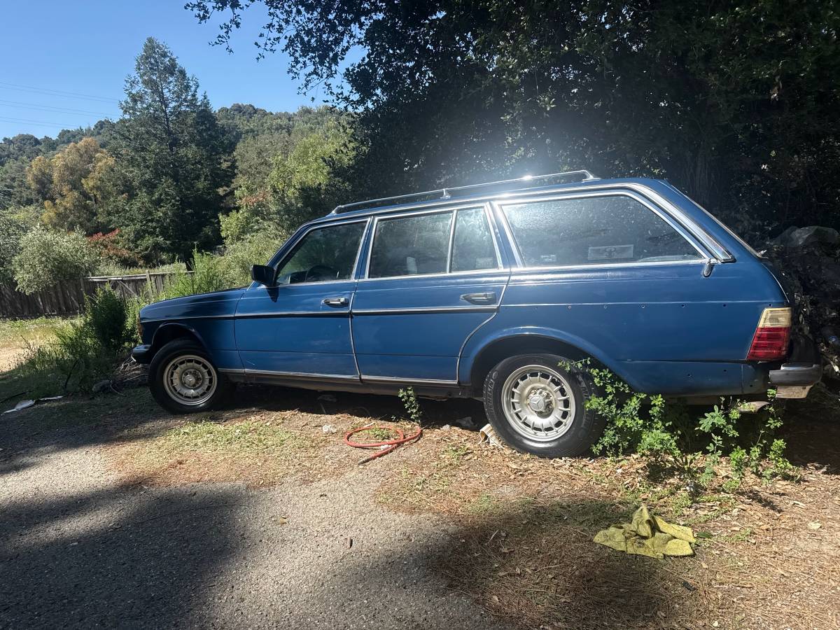 84-mercedes-wagon-diesel-1984-blue