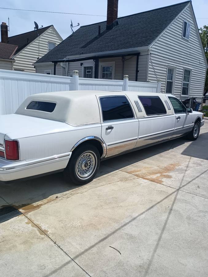 96-lincoln-executive-limousine-1996-white