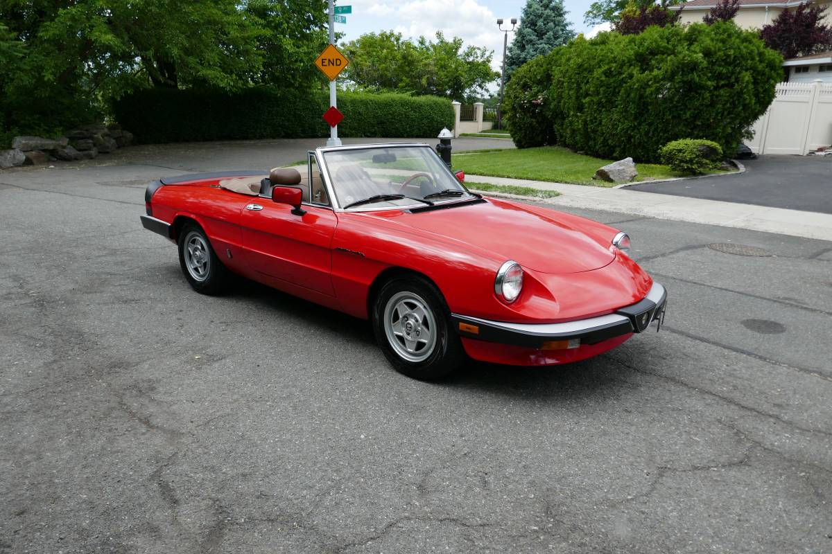 Alfa-romeo-Spider-veloce-1984-red