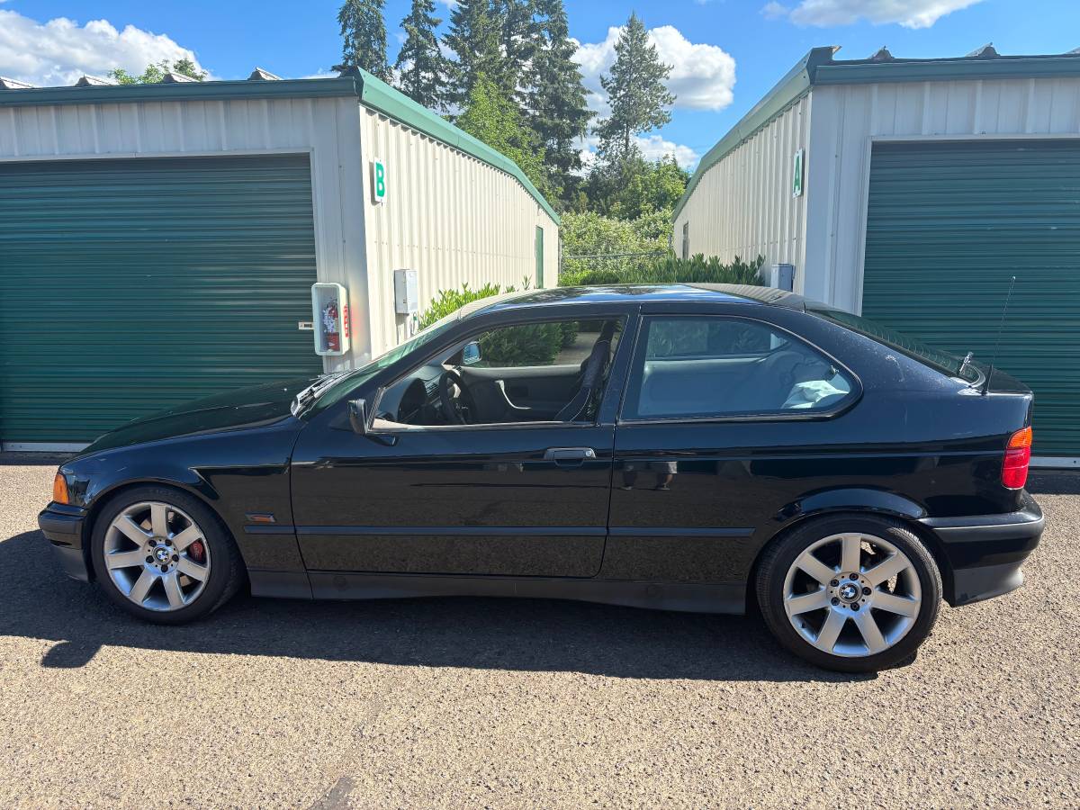 Bmw-318ti-1995-black