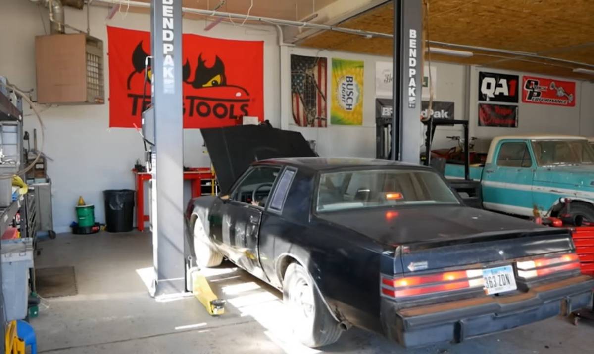 Buick-Grand-national-1986-black