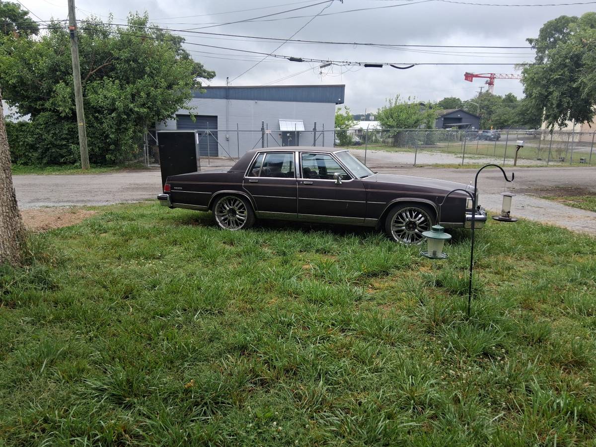 Buick-Lesabre-limited-1985-purple