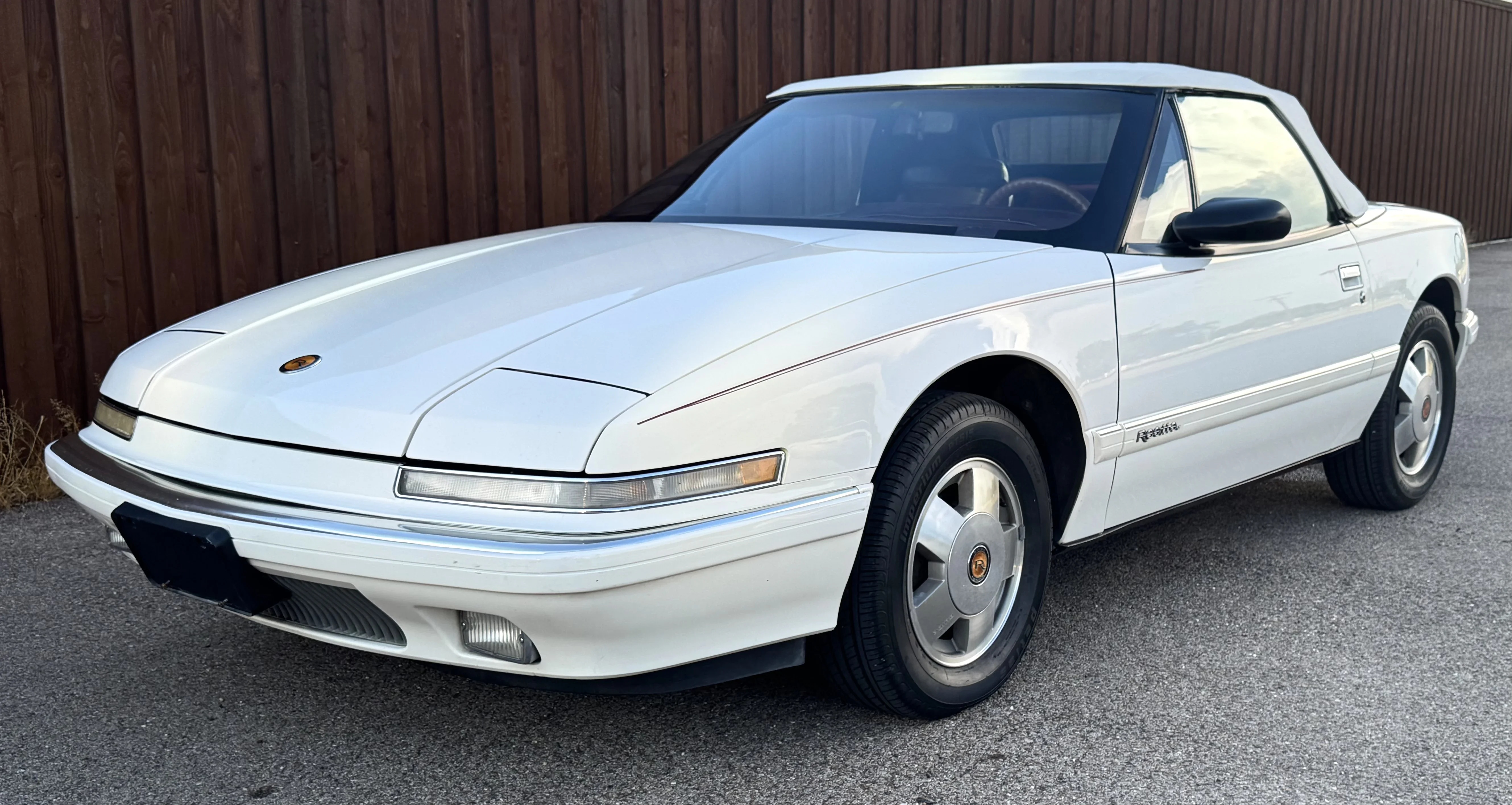 Buick-Reatta-convertible-1990-White-Burgundy